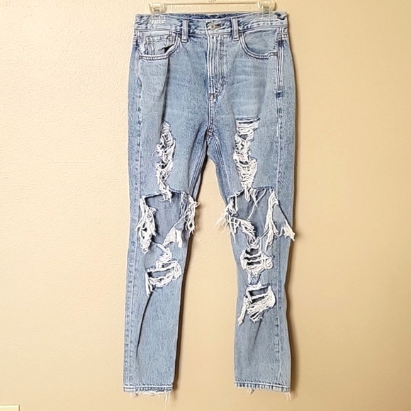 American Eagle Light Wash High Rise Ripped Mom Jeans - Size 4 - Picture 1 of 9